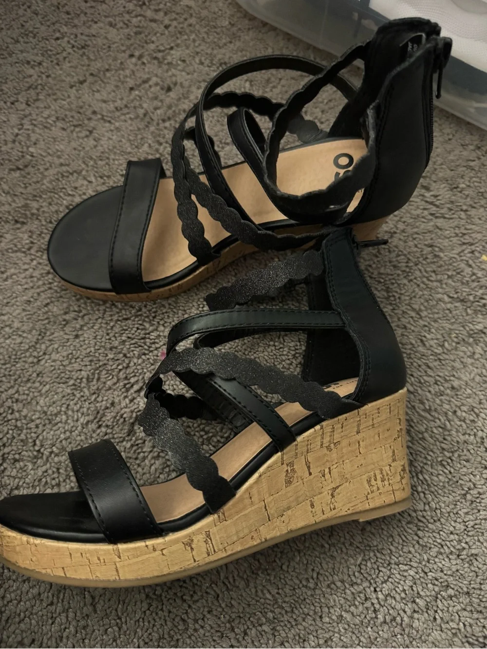 Kohl's Black Strappy SO Brand Girls Wedge Sandals with Scalloped Straps Youth 3
